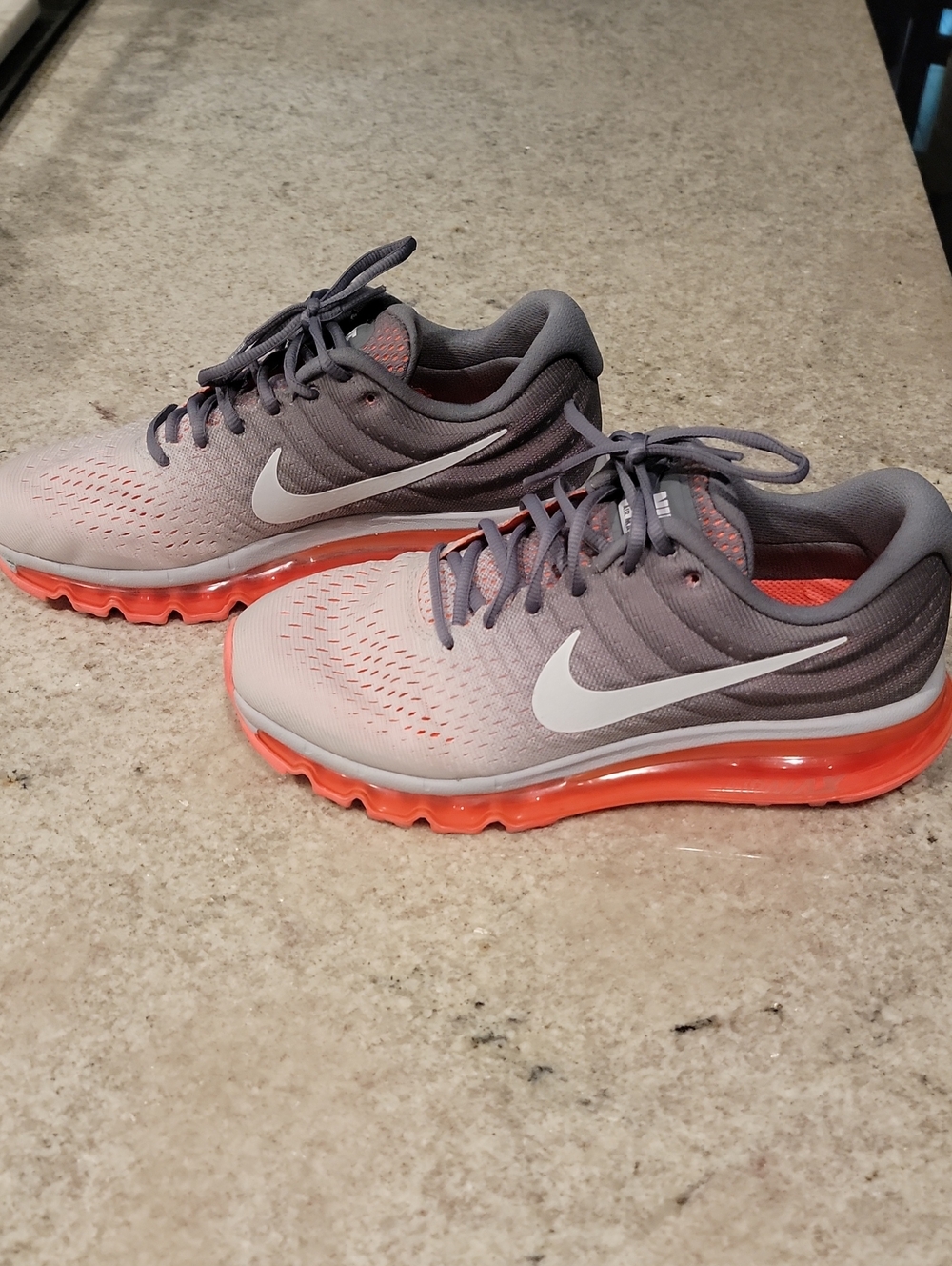 Nike Women’s Air Max 2017 Gray and Coral Running Shoes - Picture 2 of 6